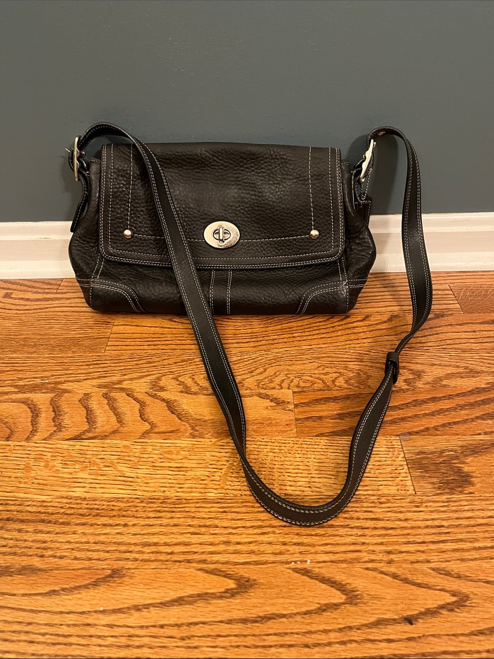 Classic Black Leather Crossbody Shoulder Bag F13957